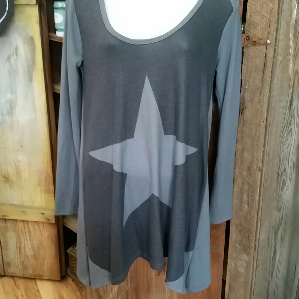 Go Couture gray / charcoal jersey top sz m star